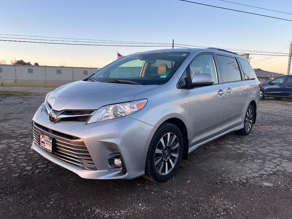 2020 Toyota Sienna XLE