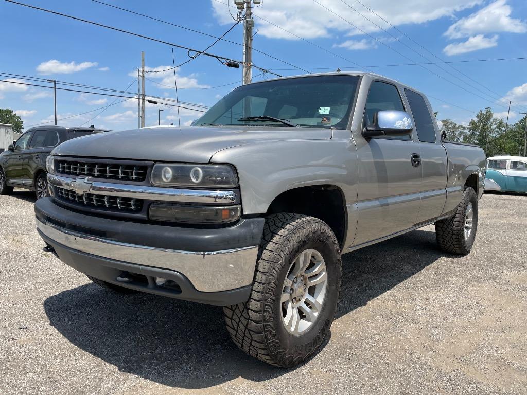2001 Chevrolet Silverado 1500 1500 4WD Extended Cab SWB LT's photo